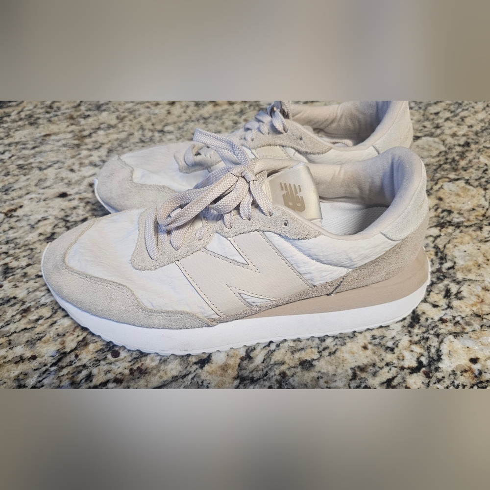 New Balance 237 Women's V1 Sneakers. These retro-inspired lifestyle shoes Size 9 - Picture 3 of 9